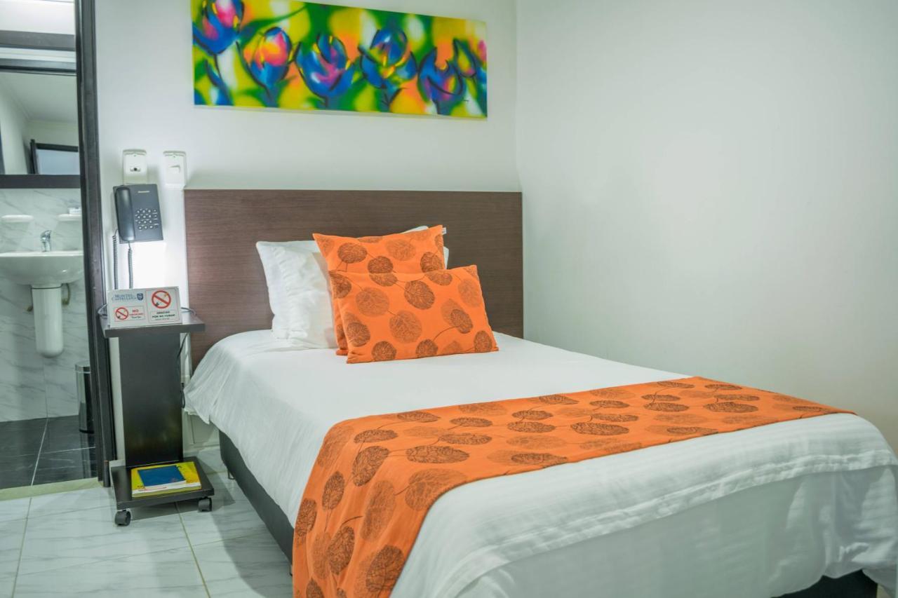 Hotel Montes De La Castellana Armenia  Extérieur photo